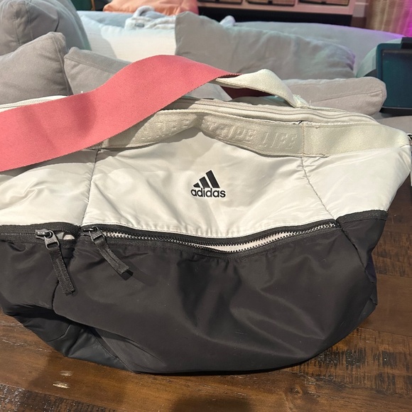 Adidas bag - Picture 1 of 1